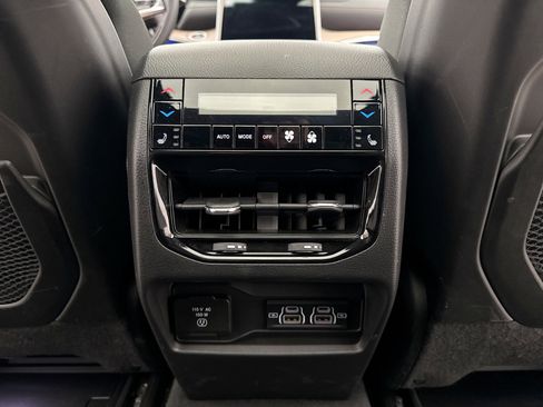 Used 2024 Jeep Grand Cherokee Summit w/ Luxury Tech Group V AWD/4WD image 22