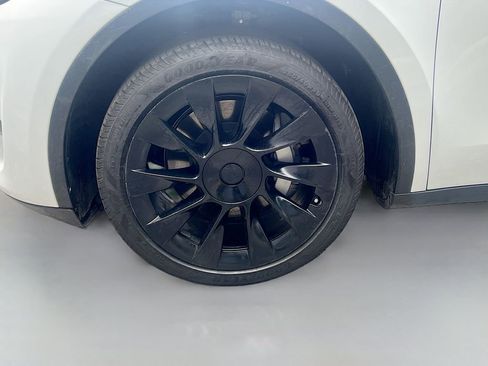 Used 2025 Tesla Model Y Long Range RWD image 33
