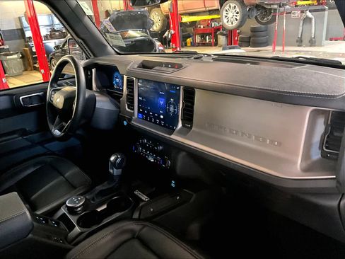 Used 2025 Ford Bronco Outer Banks image 14