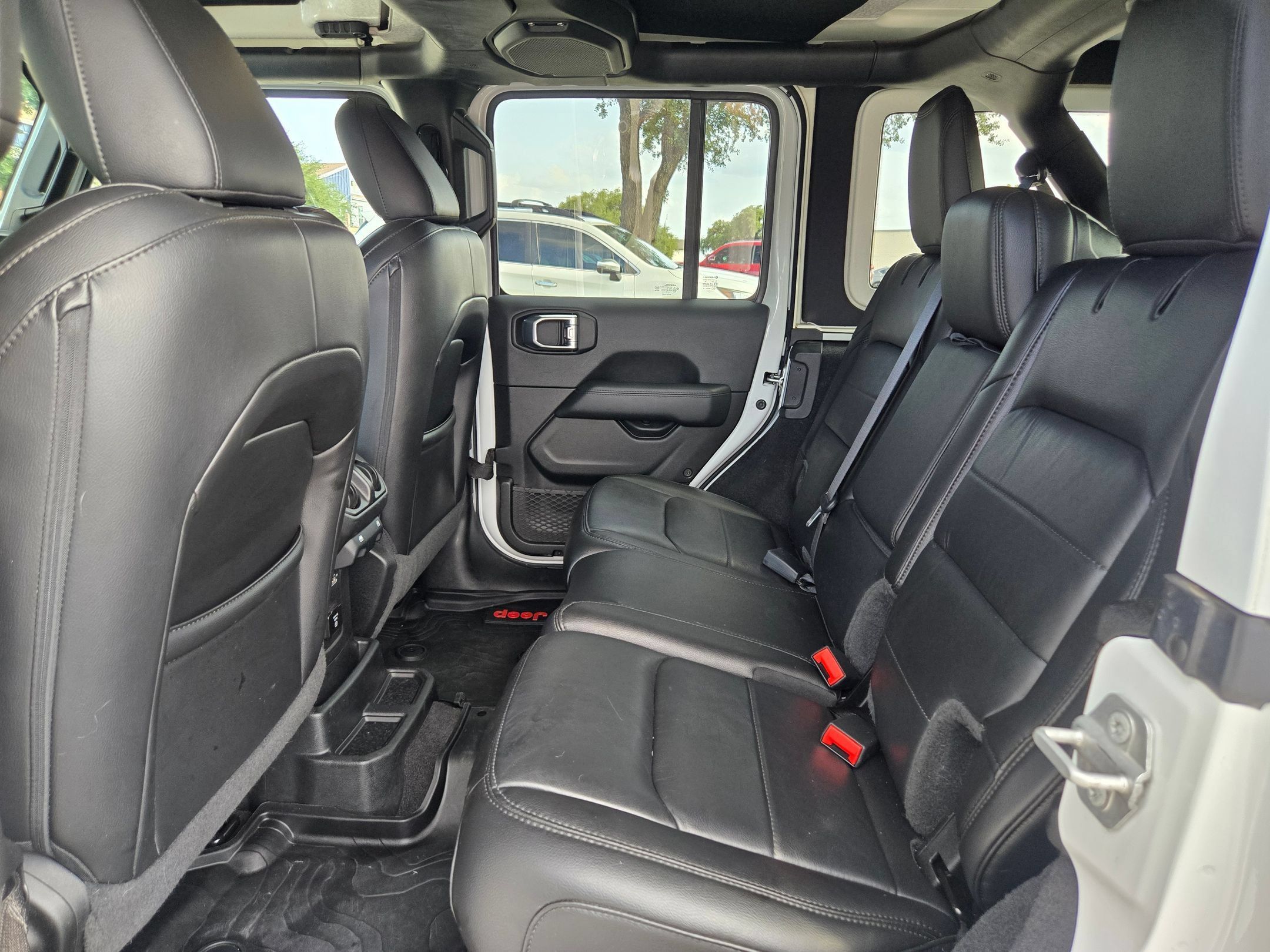 Used 2021 Jeep Wrangler Unlimited Sahara AWD/4WD image 14