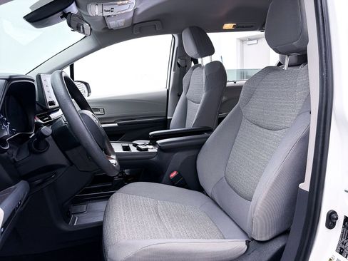 Used 2022 Toyota Sienna LE FWD image 17