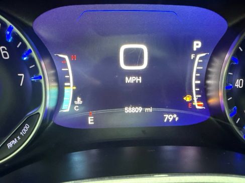 Used 2025 Chrysler Pacifica Select FWD image 26
