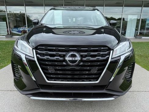 Used 2025 Nissan Kicks Play S FWD image 3