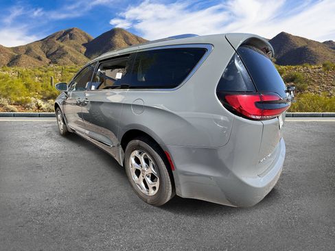 Used 2021 Chrysler Pacifica Limited w/ Premium & Safety Sphere Group AWD/4WD image 5
