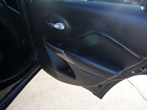 Used 2019 Jeep Cherokee Latitude Plus w/ Cold Weather Group image 27