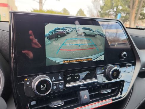 Certified 2025 Toyota Highlander XLE image 19