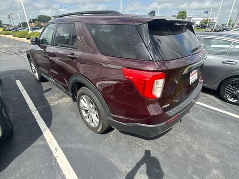 Used 2023 Ford Explorer XLT w/ Equipment Group 202A AWD/4WD image 3