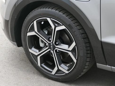 Certified 2023 Kia Niro SX Touring FWD image 9