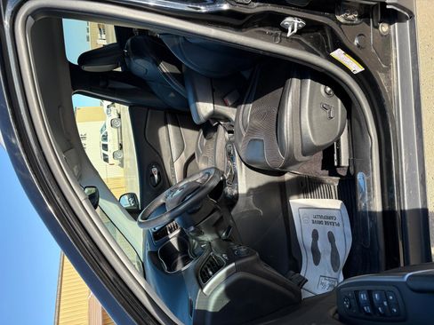 Used 2019 Jeep Cherokee Limited w/ Luxury Group image 12