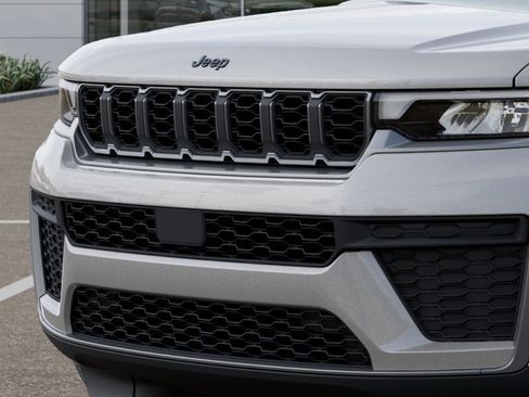 New 2026 Jeep Grand Cherokee Altitude AWD/4WD image 39