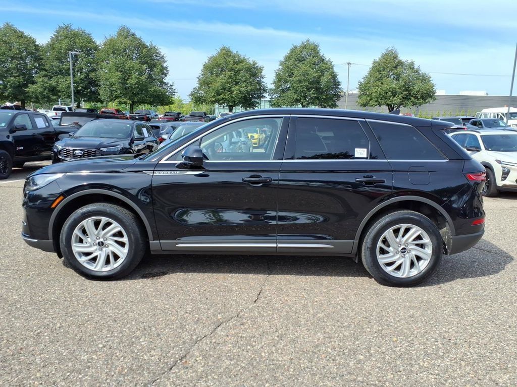 Used 2023 Lincoln Corsair FWD image 2