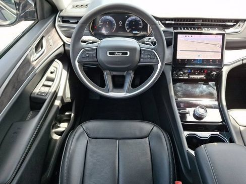 Certified 2023 Jeep Grand Cherokee Limited w/ Luxury Tech Group II AWD/4WD image 14