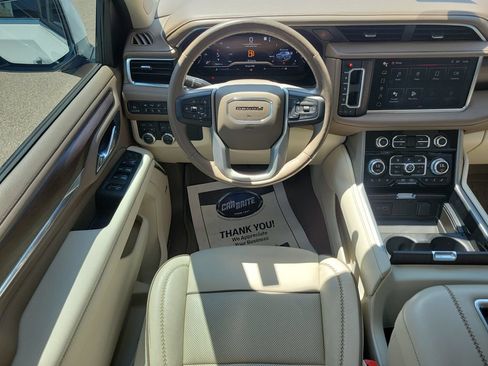 Used 2022 GMC Yukon XL Denali AWD/4WD image 12