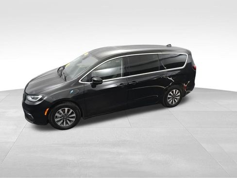 Used 2024 Chrysler Pacifica Limited FWD image 37