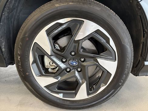 Used 2024 Subaru Crosstrek 2.5i Limited AWD/4WD image 2
