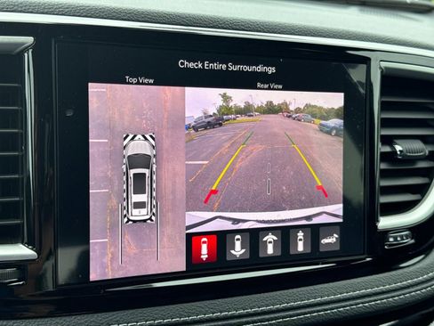 New 2025 Chrysler Pacifica Select FWD image 32