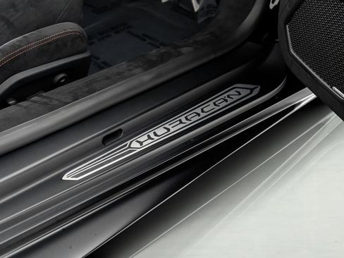 Used 2018 Lamborghini Huracan Performante image 39