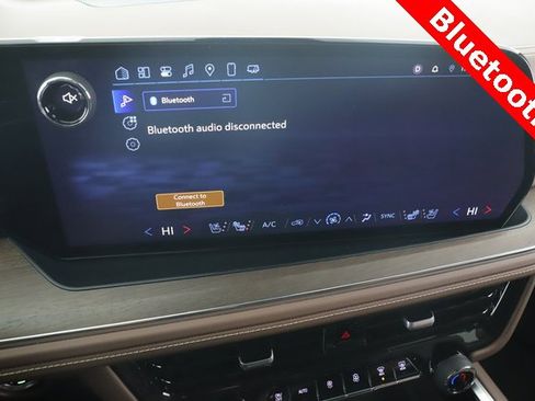 Used 2025 Chevrolet Suburban High Country image 25