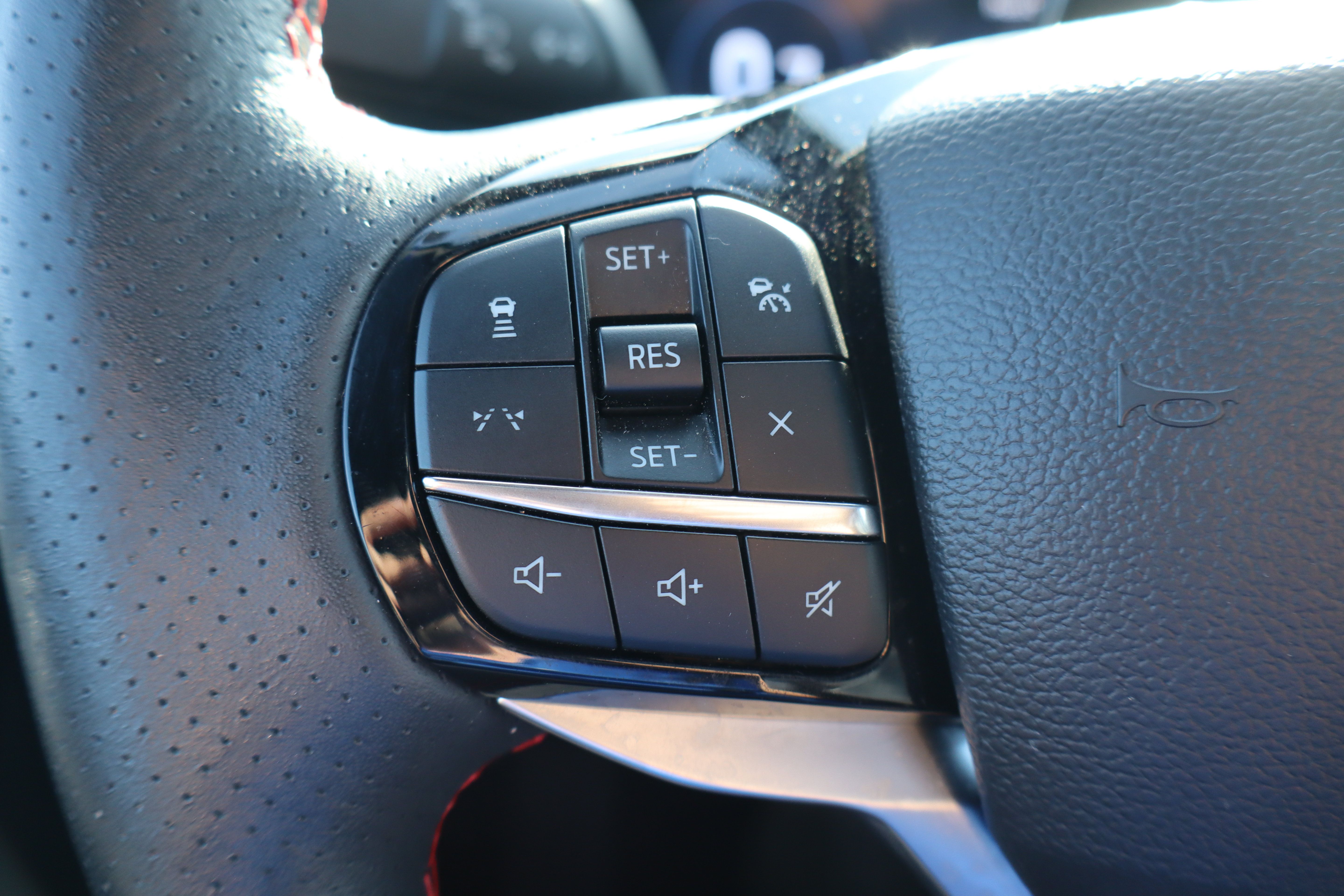 Used 2025 Ford Explorer ST-Line w/ Premium Package AWD/4WD image 17