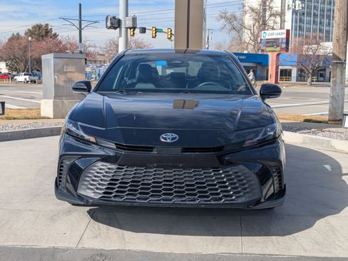 Used 2025 Toyota Camry SE image 11