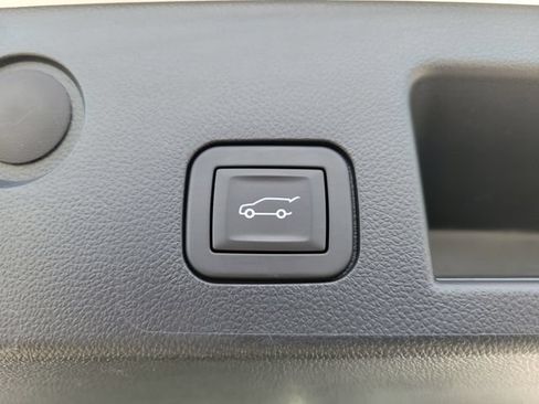 Used 2025 GMC Terrain Elevation w/ Elevation Premium Package AWD/4WD image 10