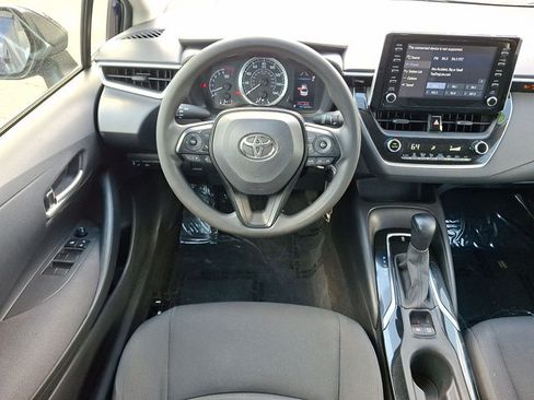 Used 2020 Toyota Corolla LE FWD image 22