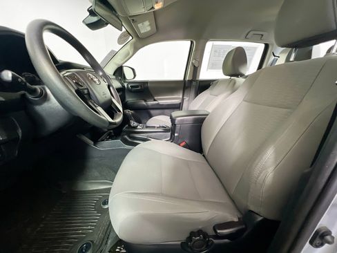Used 2018 Toyota Tacoma SR w/ SR Convenience Package image 14
