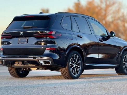 New 2026 BMW X5 xDrive50e image 8