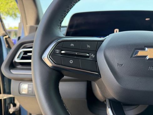 Used 2025 Chevrolet Traverse LT image 24