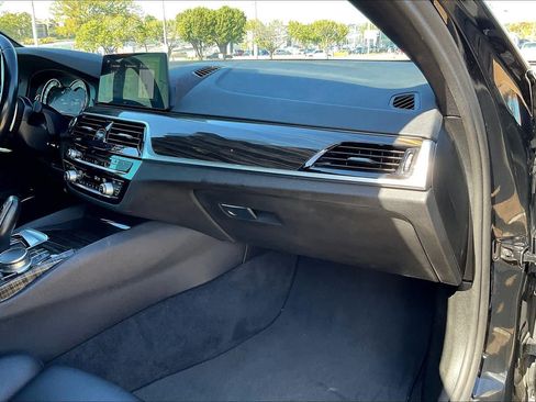 Used 2018 BMW 530e image 23