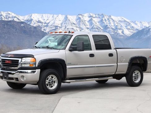 Used 2006 GMC Sierra 2500 SLT w/ Heavy-Duty Power Package AWD/4WD image 2