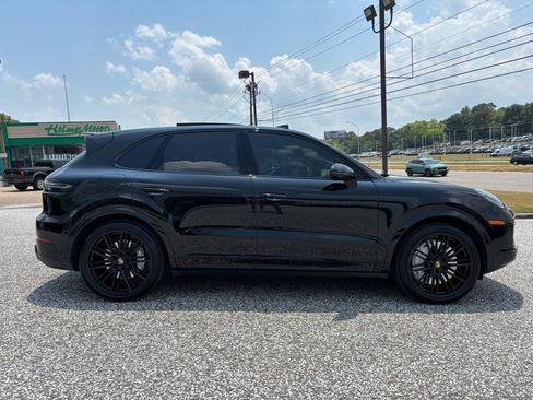 Used 2023 Porsche Cayenne Turbo AWD/4WD image 10