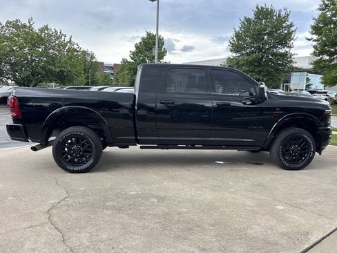 Used 2025 RAM 2500 Limited AWD/4WD image 2