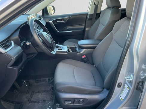 Used 2025 Toyota RAV4 XLE image 9