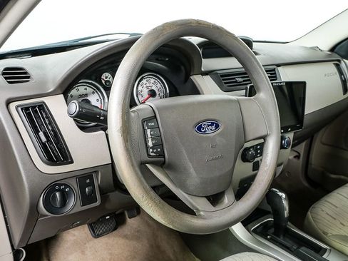Used 2011 Ford Focus SE image 9