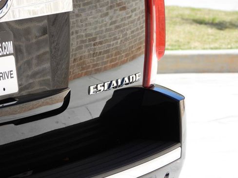 Used 2013 Cadillac Escalade Luxury image 11