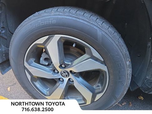 Used 2022 Toyota RAV4 SE image 5