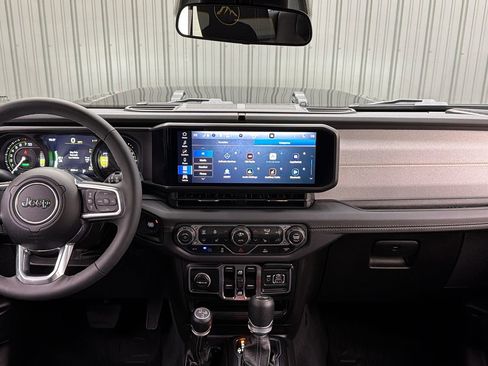 Used 2025 Jeep Wrangler Unlimited Sahara image 47