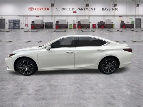 Used 2022 Lexus ES 300h w/ Premium Package FWD image 3