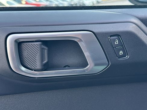 New 2025 Ford Bronco Outer Banks w/ Sasquatch Package image 11