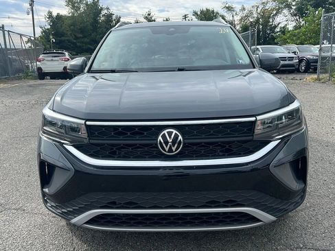Used 2022 Volkswagen Taos SE image 2