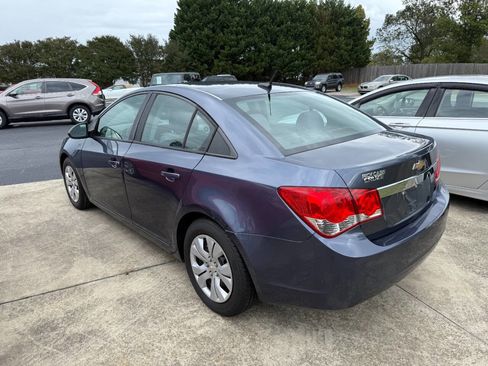 Used 2014 Chevrolet Cruze LS image 2