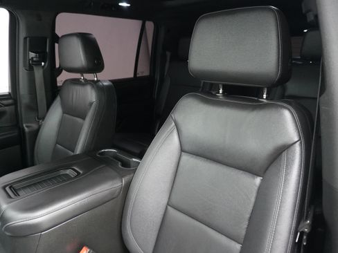 Used 2022 Chevrolet Suburban Z71 w/ Luxury Package AWD/4WD image 10