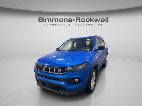 Used 2023 Jeep Compass Latitude AWD/4WD image 1