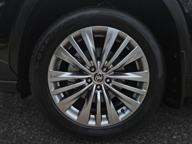 Certified 2026 Toyota Highlander Platinum AWD/4WD image 4