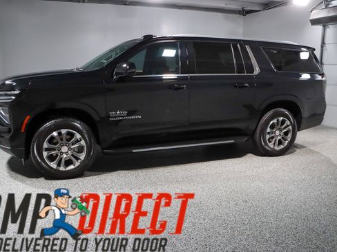 Used 2025 Chevrolet Suburban LT w/ Comfort Package image 10