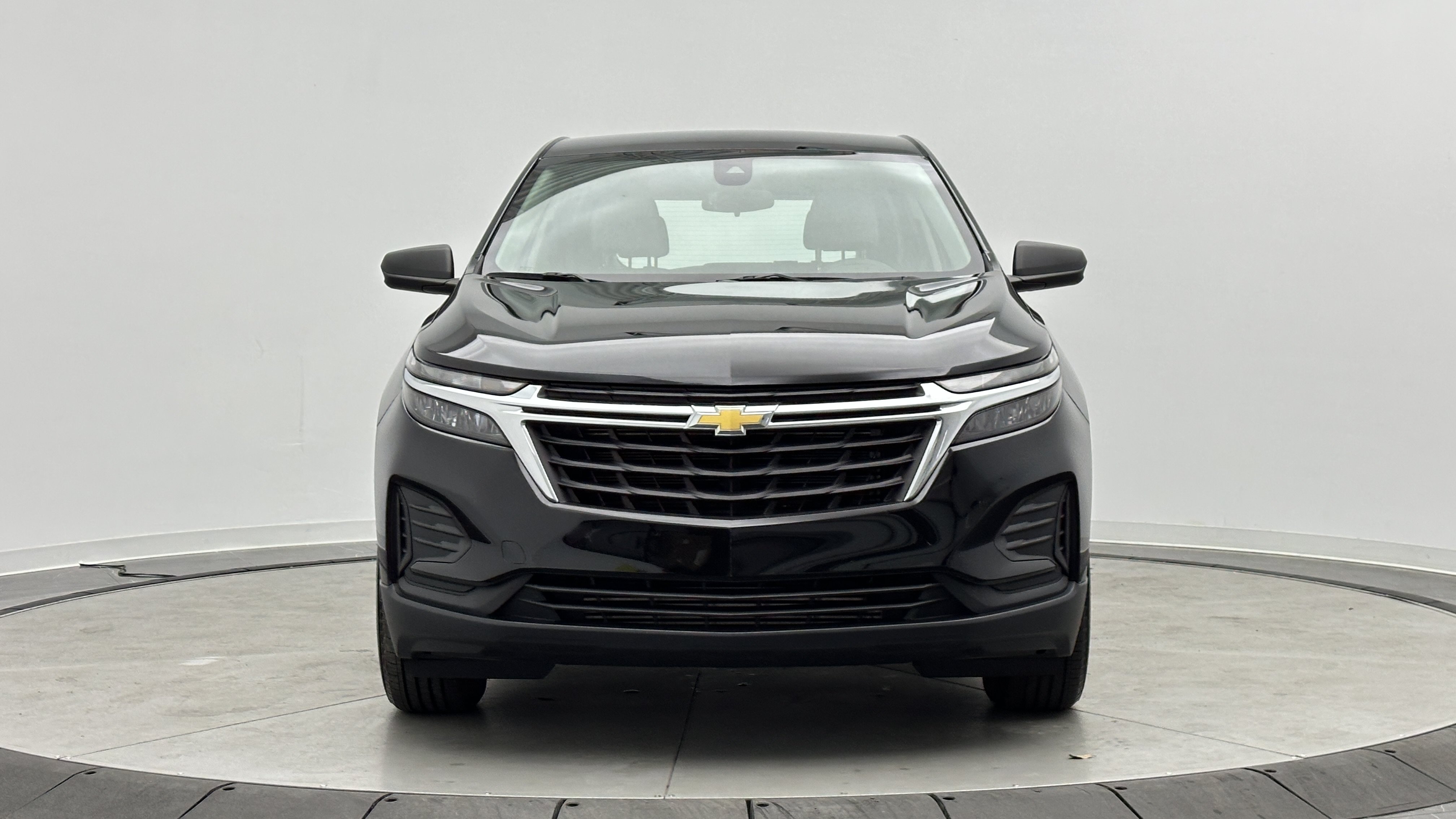 Used 2024 Chevrolet Equinox LS FWD image 2