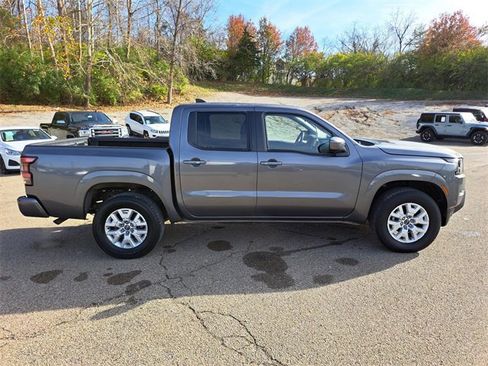 Used 2023 Nissan Frontier SV image 6