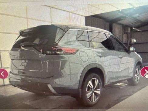 Used 2025 Nissan Rogue SL AWD/4WD image 4