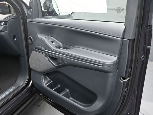 New 2025 Lincoln Navigator L Reserve w/ Jet Appearance Package image 6